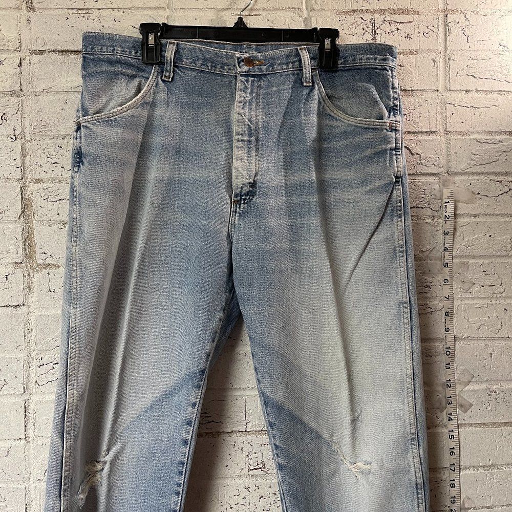 VINTAGE RUSTLER DISTRESSED FADED LIGHT BLUE DENIM JEANS 38x32 - Picture 1 of 11